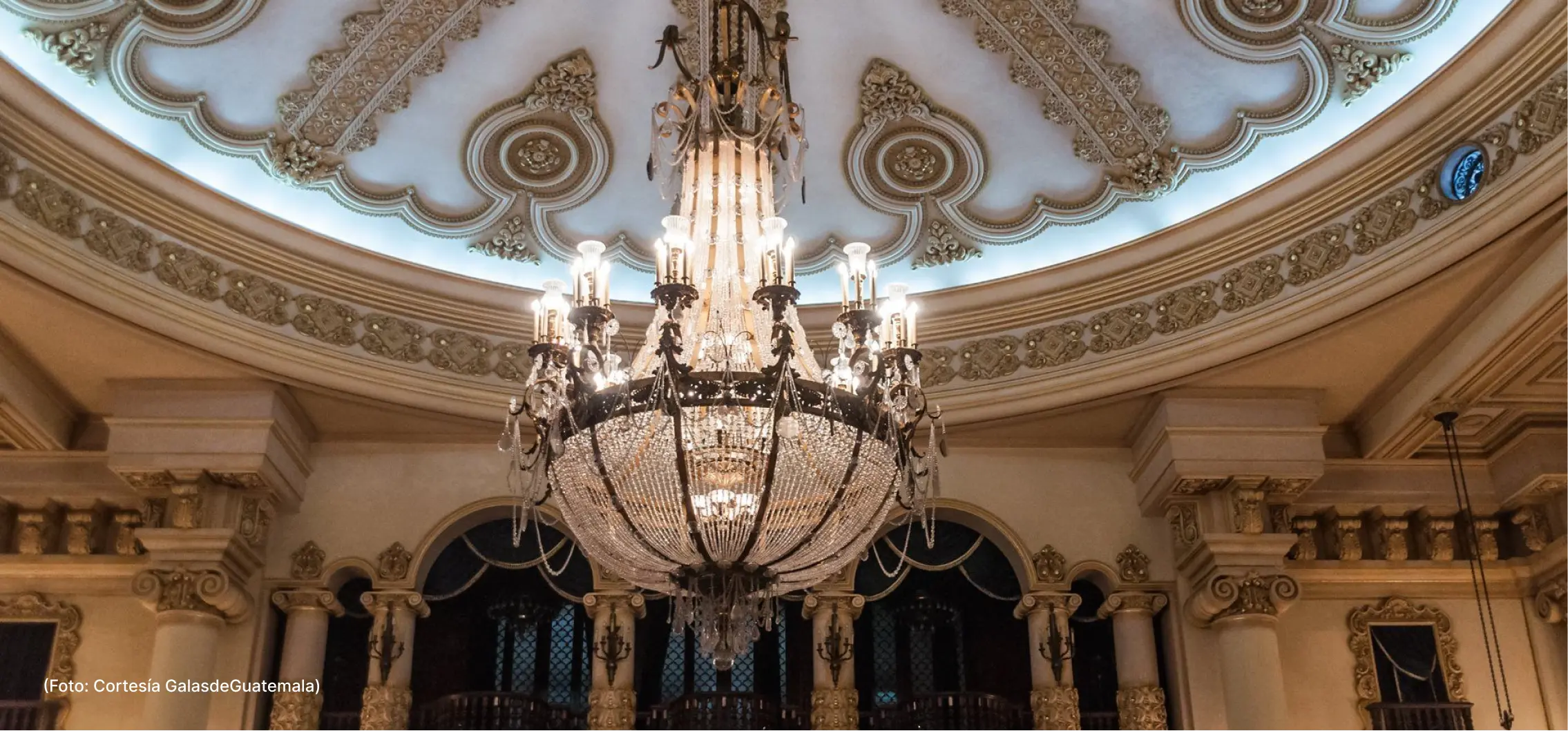 actualidad-vida-18-7-lampara-palacio-nacional (1)